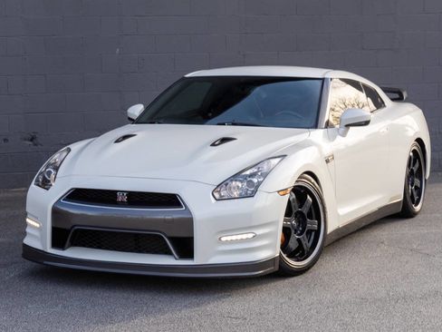 Used 2014 Nissan GT-R Black Edition image 9
