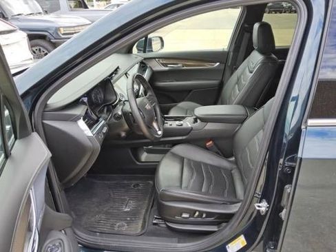Used 2025 Cadillac XT6 Premium Luxury w/ Platinum Package AWD/4WD image 4