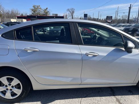 Used 2018 Chevrolet Cruze LS image 4