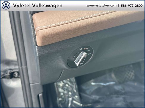 Certified 2025 Volkswagen Jetta SEL image 21