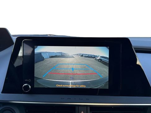 Used 2025 Toyota Prius XLE image 15