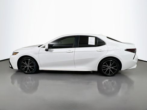 Used 2024 Toyota Camry SE FWD image 9