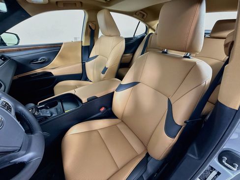 Used 2025 Lexus ES 350 w/ Premium Package FWD image 11