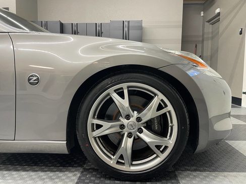 Used 2009 Nissan 370Z Touring w/ Sport Pkg RWD image 11