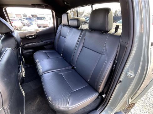 Used 2022 Toyota Tacoma TRD Sport w/ TRD Premium Sport Package image 18