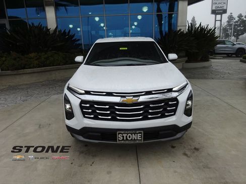 New 2026 Chevrolet Equinox LT image 2