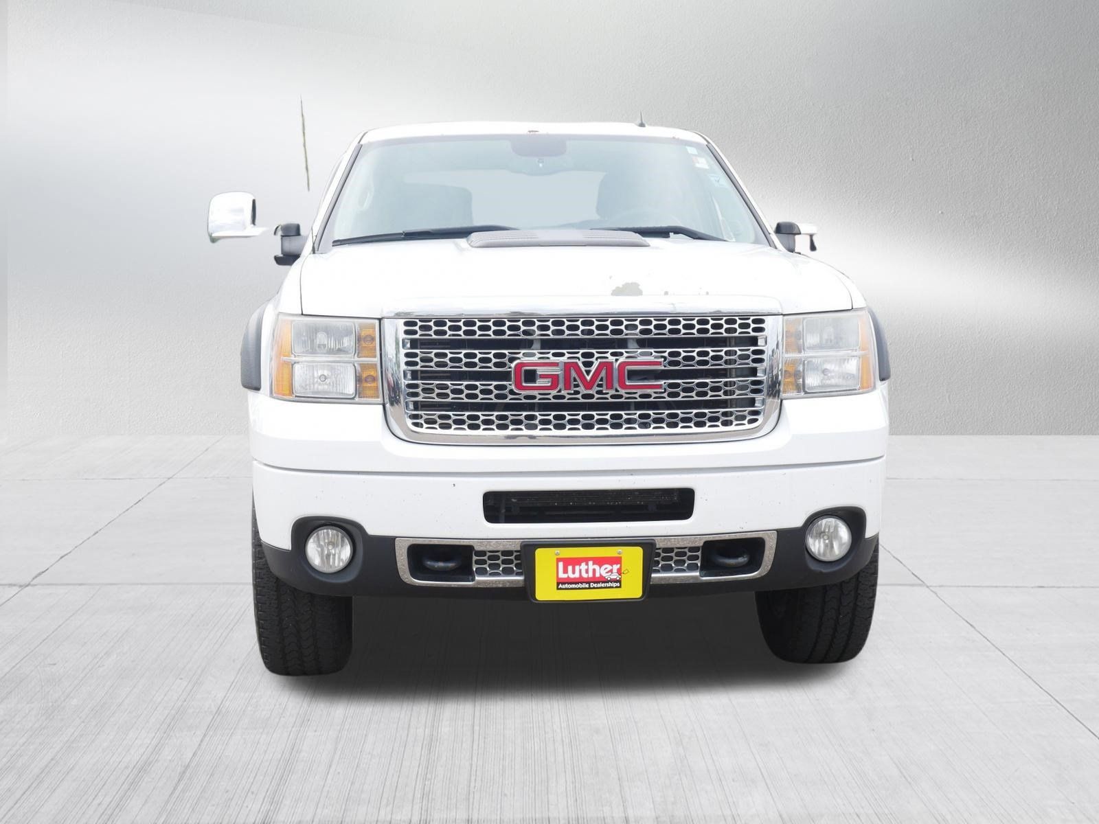 Used 2014 GMC Sierra 2500 Denali w/ Suspension Package, Off-Road AWD/4WD image 2
