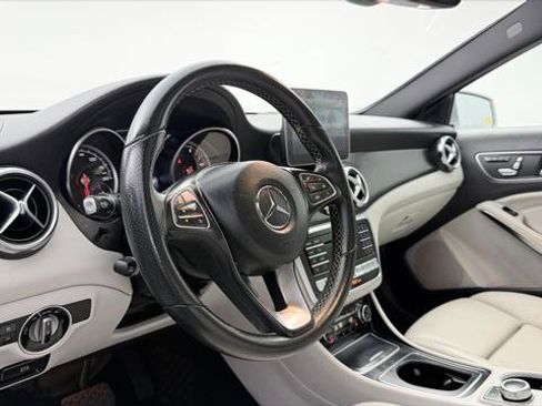 Used 2018 Mercedes-Benz GLA 250 4MATIC image 24
