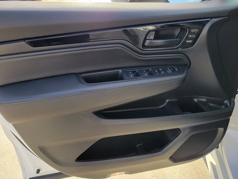 Used 2025 Honda Odyssey Touring image 18