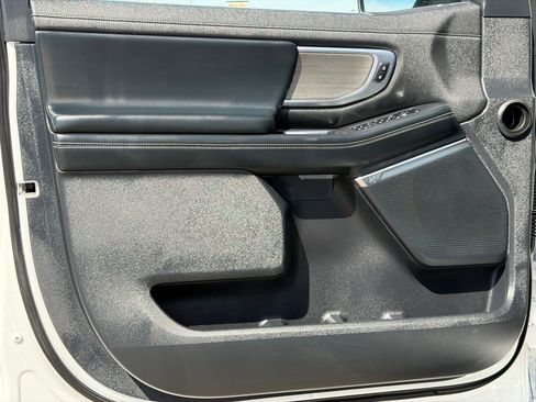 Used 2025 Ford Expedition Platinum AWD/4WD image 24