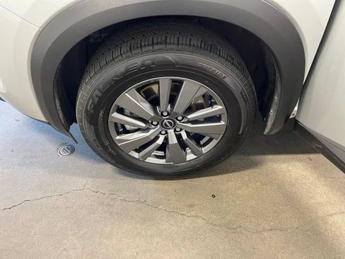 Used 2024 Nissan Pathfinder SV AWD/4WD image 30