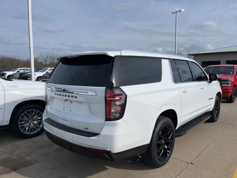 Used 2022 Chevrolet Suburban LT image 5