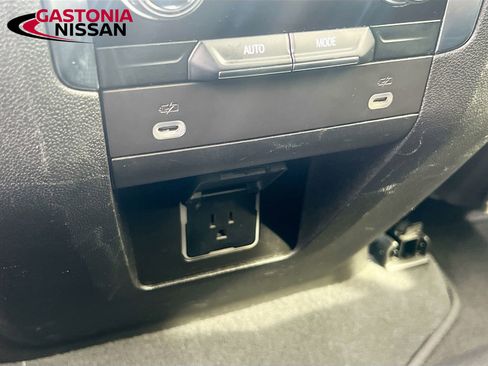 Used 2024 GMC Yukon SLT image 34