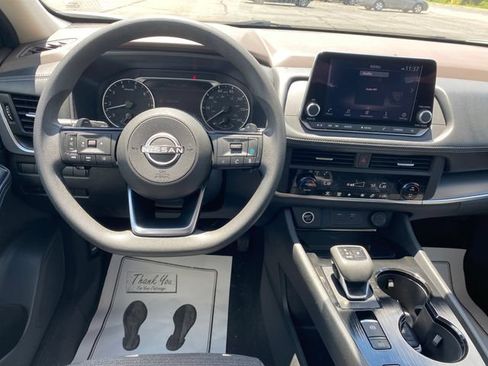 Used 2023 Nissan Rogue SV FWD image 7