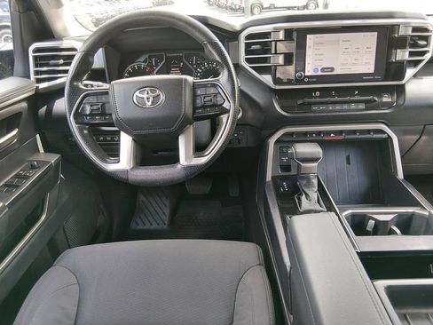 Used 2022 Toyota Tundra SR5 w/ SR5 Convenience Package AWD/4WD image 11