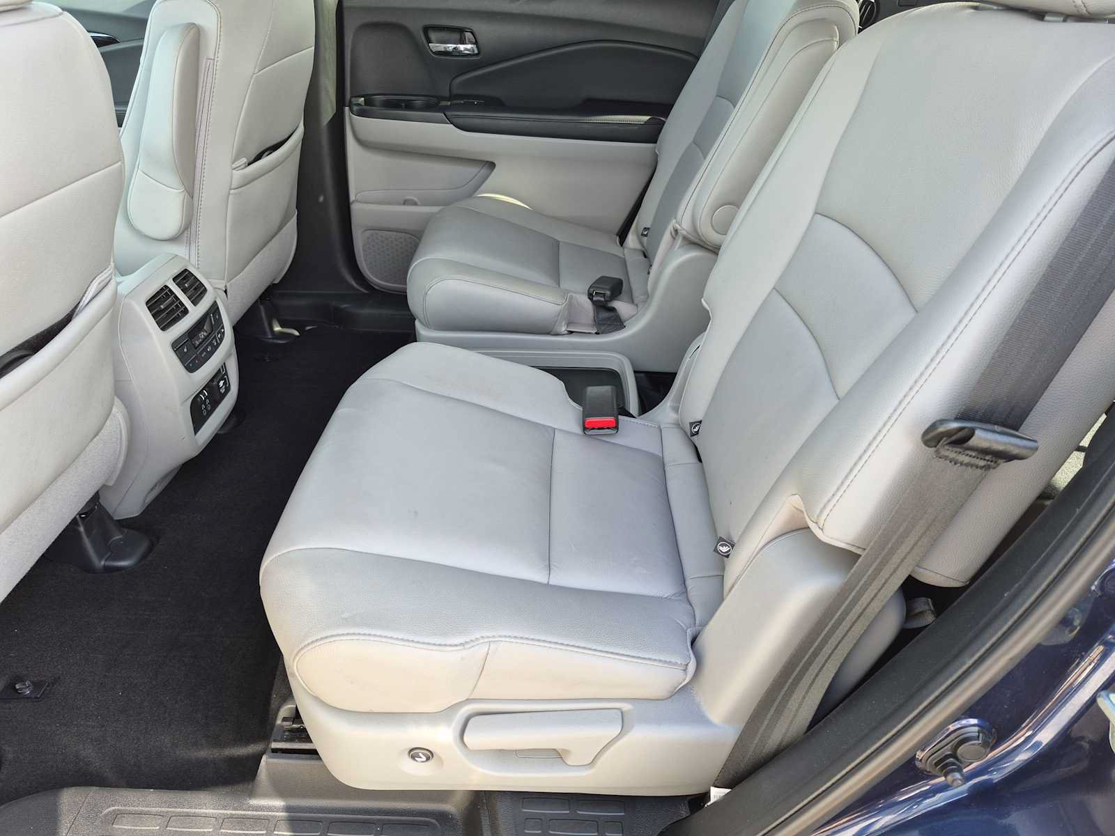 Certified 2020 Honda Pilot Touring image 20
