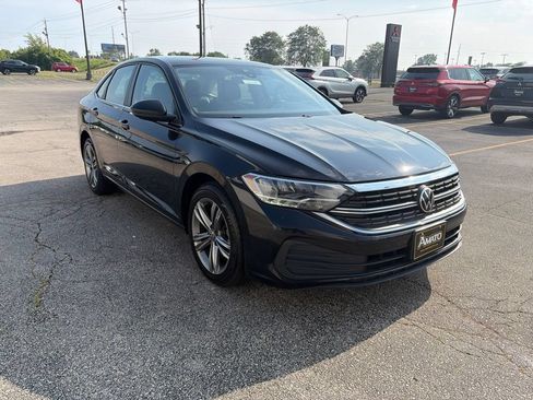 Used 2024 Volkswagen Jetta SE FWD image 8