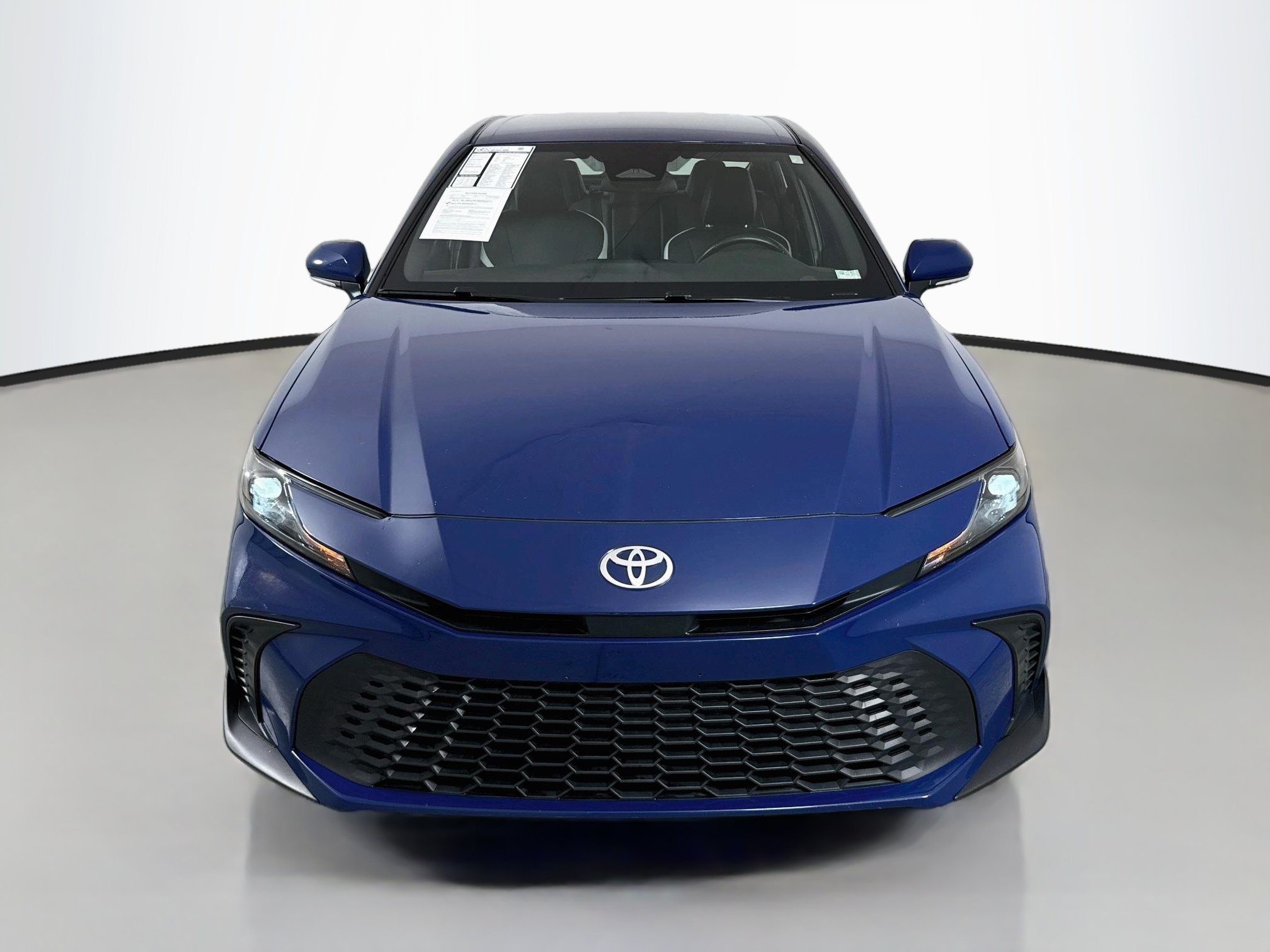 Used 2025 Toyota Camry SE FWD image 2