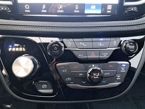 New 2026 Chrysler Pacifica Select FWD image 23