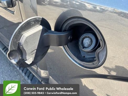 Used 2018 Ford F150 Lariat w/ Equipment Group 502A Luxury AWD/4WD image 10