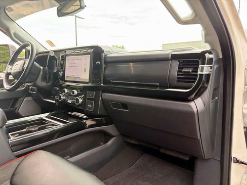 Used 2024 Ford F250 Lariat w/ Lariat Ultimate Package AWD/4WD image 11