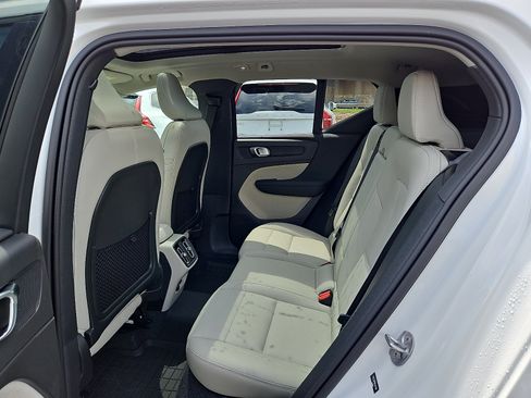 Certified 2024 Volvo XC40 B5 Ultimate w/ Climate Package AWD/4WD image 10