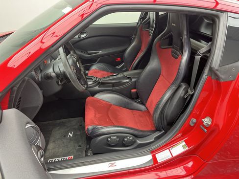 Used 2015 Nissan 370Z NISMO image 8