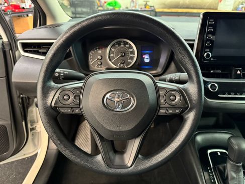 Used 2021 Toyota Corolla LE FWD image 18