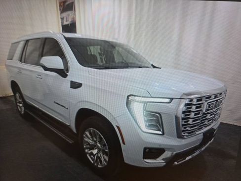 Used 2026 GMC Yukon Denali w/ Sun & Power Step Package AWD/4WD image 4