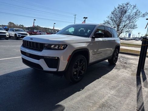 New 2026 Jeep Grand Cherokee Limited w/ Limited Altitude Package AWD/4WD image 4