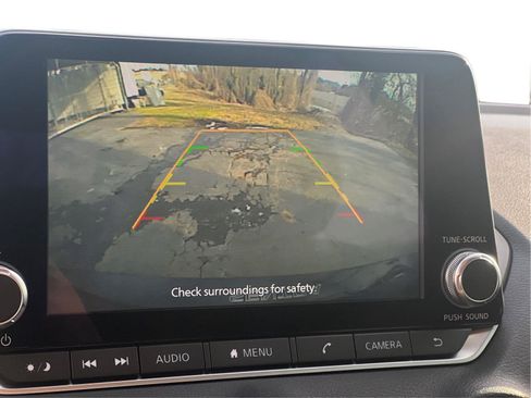 Used 2022 Nissan Sentra SV w/ Lighting Package image 8