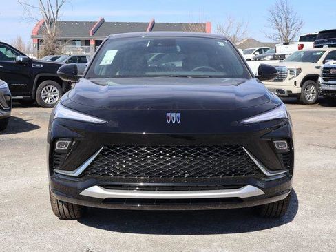 New 2026 Buick Envista Avenir FWD image 2