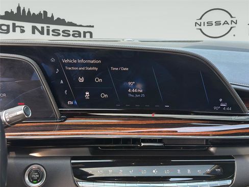 Used 2023 Cadillac Escalade ESV Premium Luxury AWD/4WD image 27