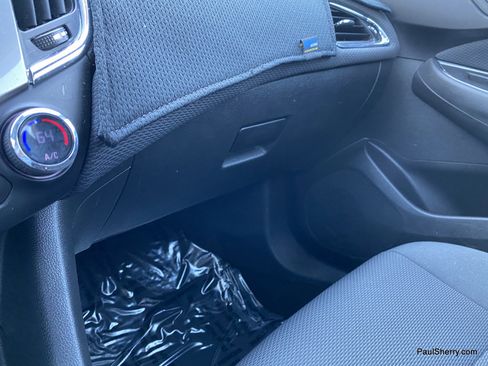 Used 2019 Chevrolet Cruze LT FWD image 29