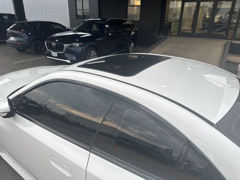 Used 2024 BMW 230i Coupe w/ Premium Package image 7