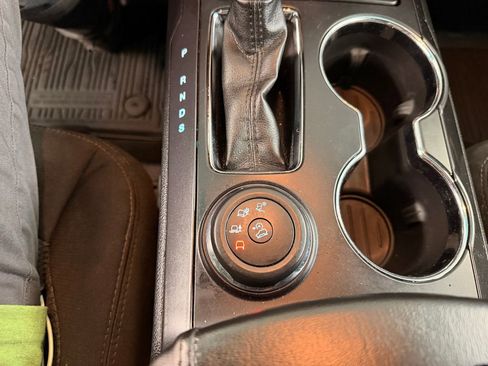 Used 2017 Ford Explorer XLT image 24