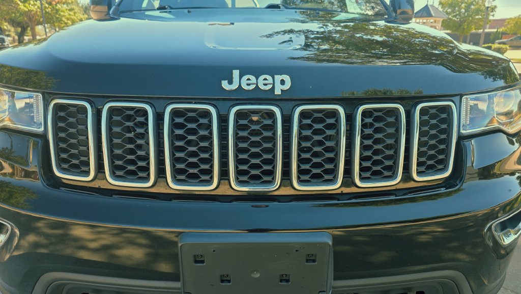 Used 2021 Jeep Grand Cherokee Laredo AWD/4WD image 31