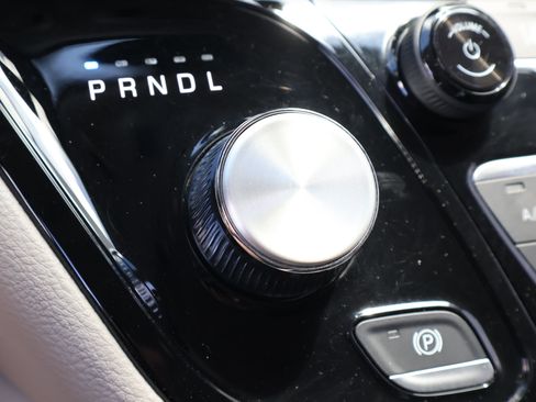 Used 2023 Chrysler Pacifica Limited FWD image 31