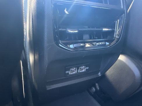 Used 2024 Jeep Grand Cherokee Laredo image 22