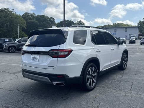 Used 2025 Honda Pilot Touring image 7