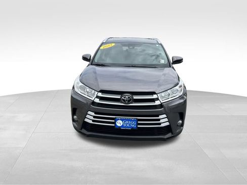 Used 2017 Toyota Highlander XLE w/ Carpet Mat Package AWD/4WD image 9
