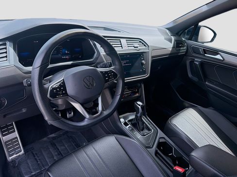 Used 2022 Volkswagen Tiguan SE R-Line FWD image 9