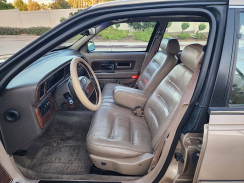 Used 1988 Lincoln Continental Signature FWD image 11