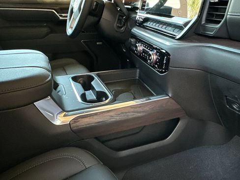 New 2025 GMC Sierra 2500 SLT w/ SLT Premium Package image 15