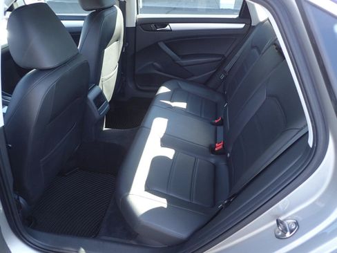 Used 2012 Volkswagen Passat 2.5 SE FWD image 10