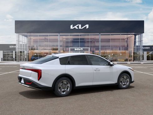 New 2026 Kia K4 LX image 7