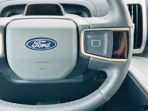 Used 2025 Ford Expedition Active AWD/4WD image 24