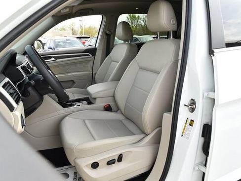 Certified 2023 Volkswagen Atlas SE w/ Panoramic Sunroof Package image 19