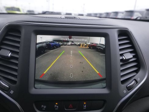 Used 2023 Jeep Cherokee Altitude Lux image 28