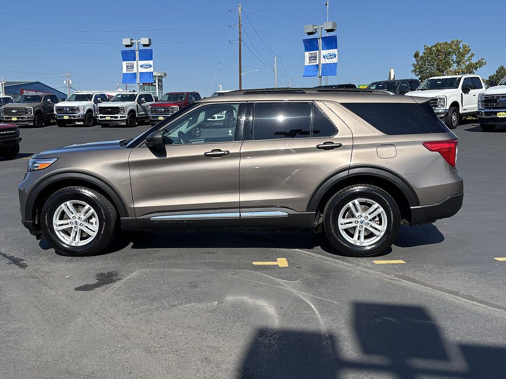 Used 2021 Ford Explorer XLT w/ Equipment Group 202A AWD/4WD image 9